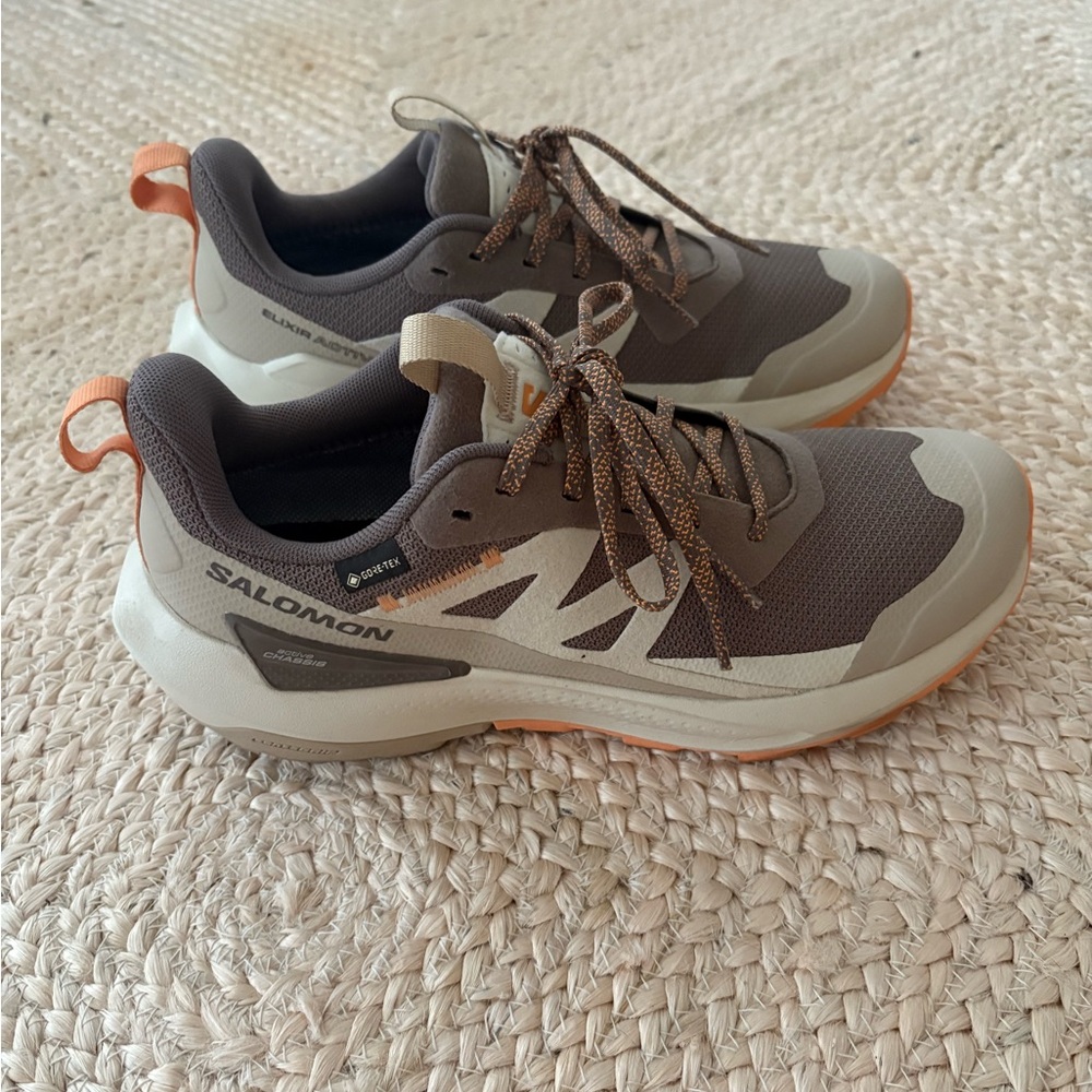 Salomon Elixir Activ Gore-tex Women’s 8.5 in falcon/white pepper/papaya